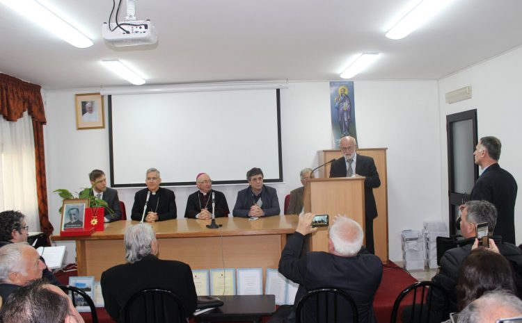  “Një jetë për Zotin e Atdheun”  Konferencë promovuese në sallën e katedrales së Shën Palit, Tiranë, për librin “I Lumi Dom Shtjefën Kurti, Dëshmitar i kishës martire”